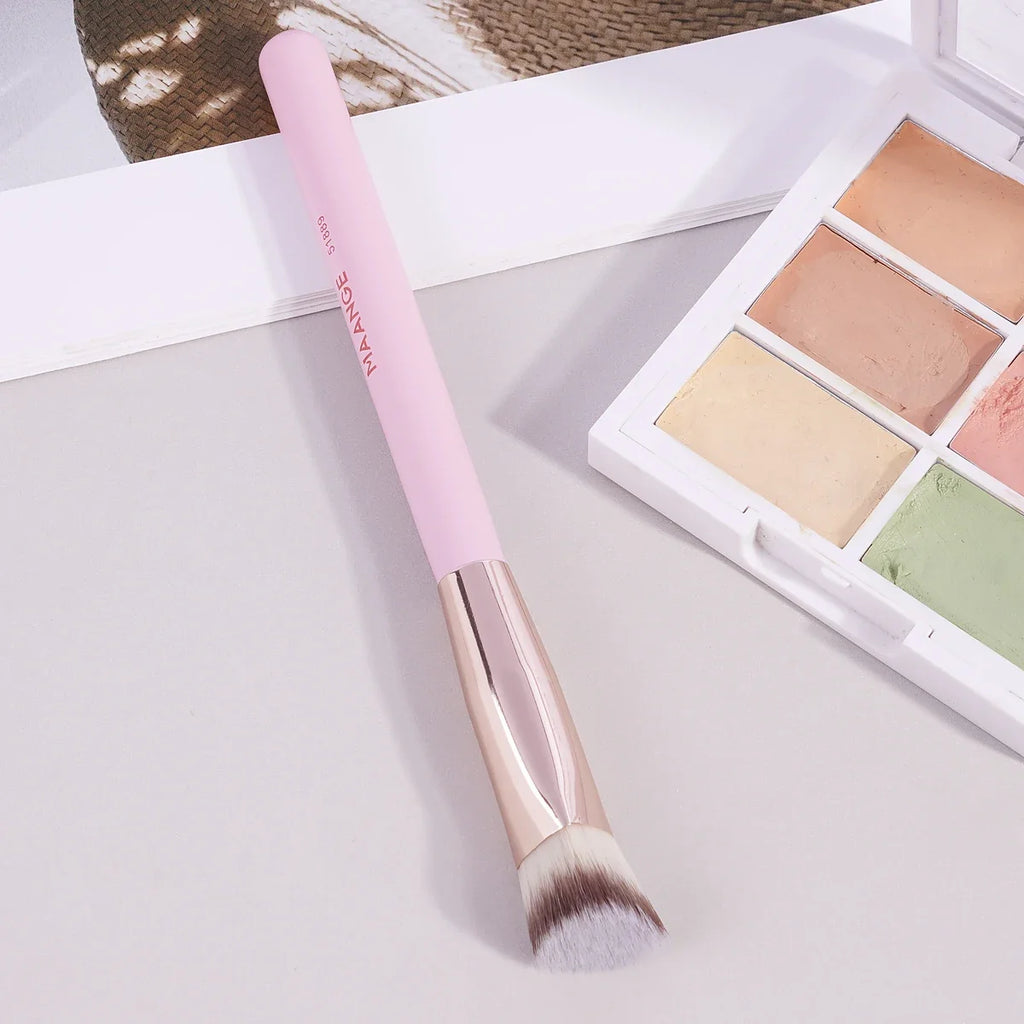 Brocha Triangular para Corrector Nina
